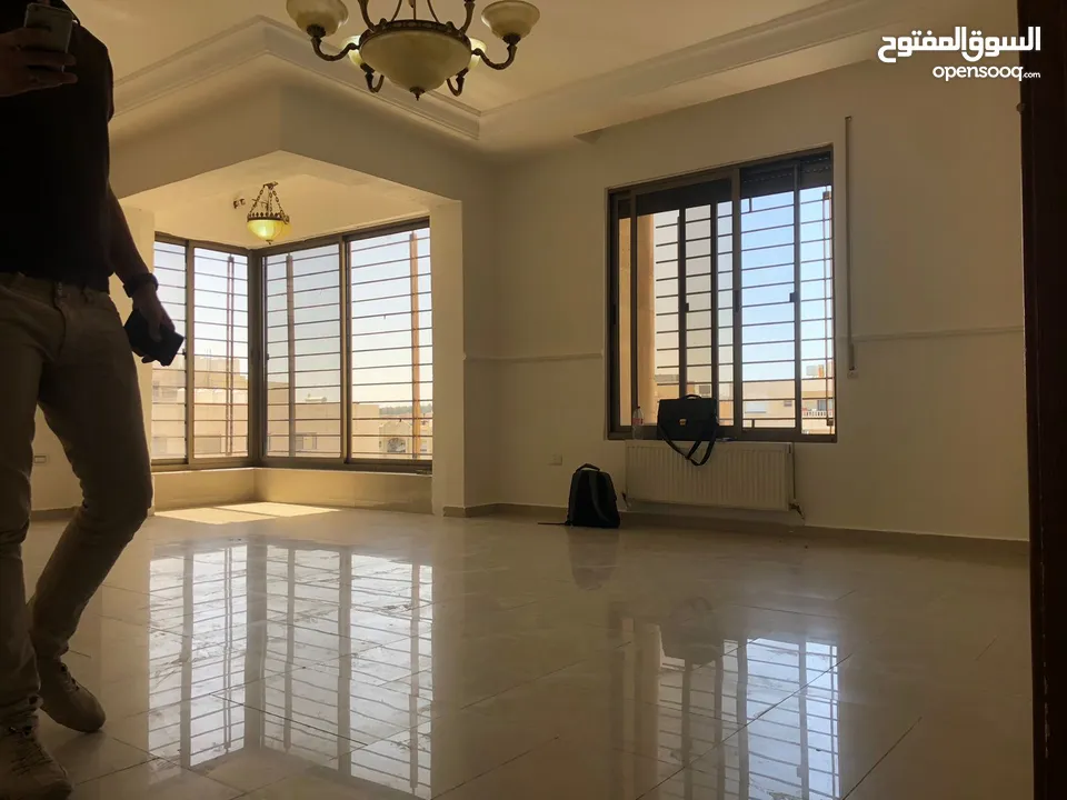 شقة فارغة لقطة للإيجار في ضاحية الأمير راشد