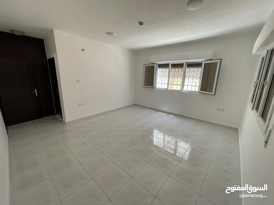 عمارة للبيع فل عقبة تاسعة جمعيات شقتين كل شقة 200 متر+ تسوية 80 متر بسعر مغري مساحة الارض 476