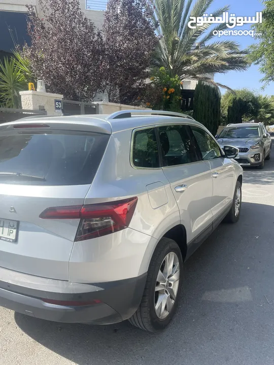 سكودا كاروك 2021 ماطور 1500 تيربو عداد قليل يد اولى من الوكالة بحالة ممتازة جدا نظيفة للبيع