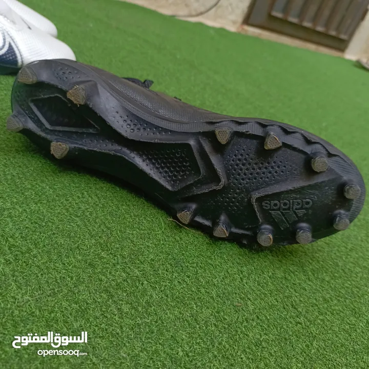 أحذية كرة القدم اصلية نمرة  48 للبيع