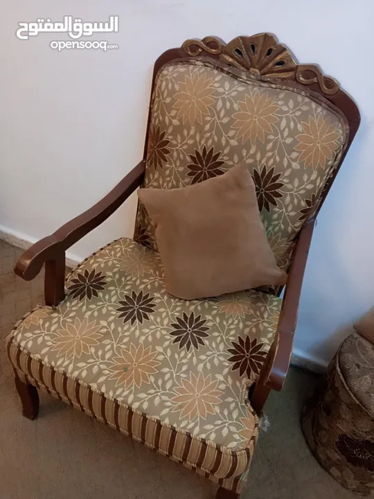 طقم كنب 7 مقاعد بحالة الجديد