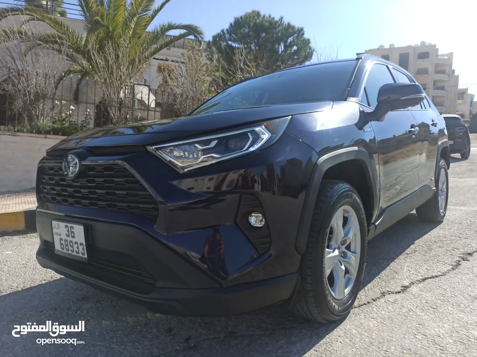 تويوتا Rav4 موديل 2020 صنف XLE فتحة بالسقف