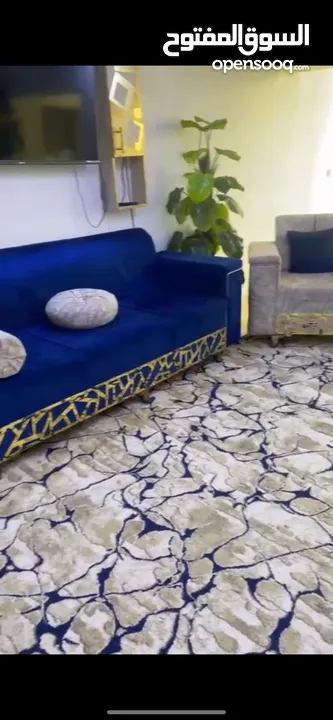 طقمين كنب وبرادي وسجاد وطاولات