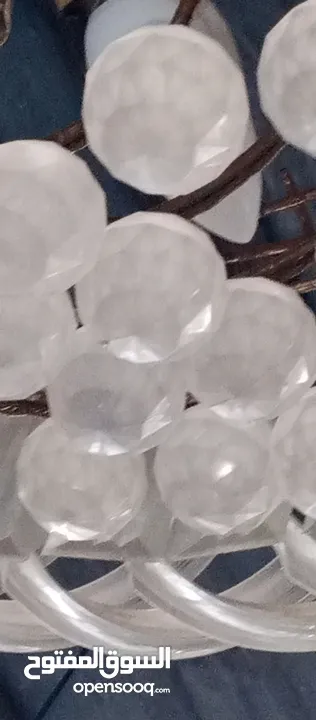 ثريا كلاسيكية جميلة وصوبة غاز وساعة وتلفزيون بسعر مناسب