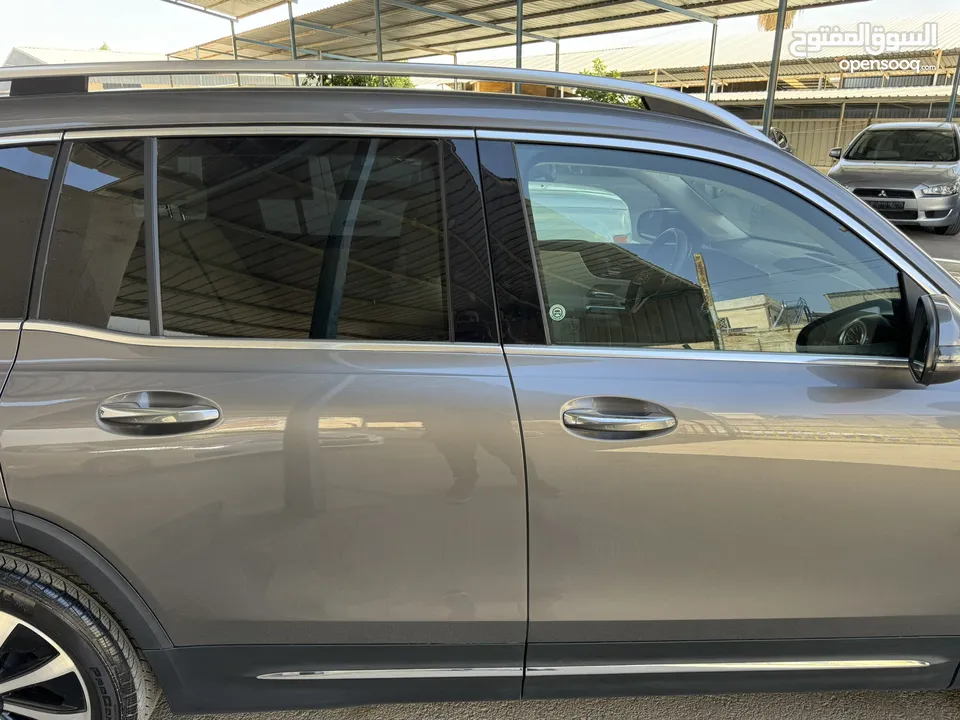 مرسيدس GLB 250 2022 (2000CC TURBO) السعر ( بدون جمرك ) المنطقة الحرة الزرقاء