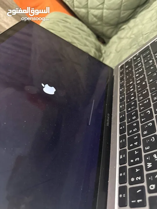 لابتوب apple macbook نظيف جدا