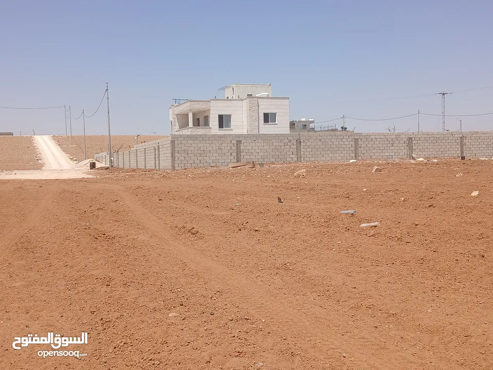 أرض للبيع في القسطل قرب شارع المطار