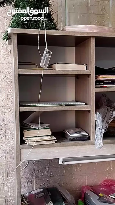 مكتب مع كرسي للدراسة أو لشغل بحالة الجديد وبسعر مغري جدا ا