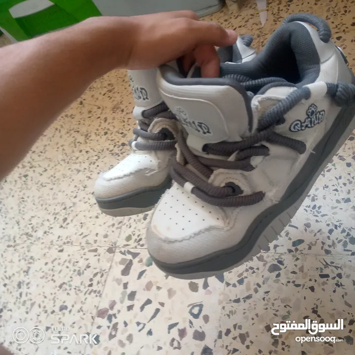 بوت كثير كثير مرتب البوت ما شاء الله احسن من هيك مفش البوت زي ما مبين بالصورة لون رمادي