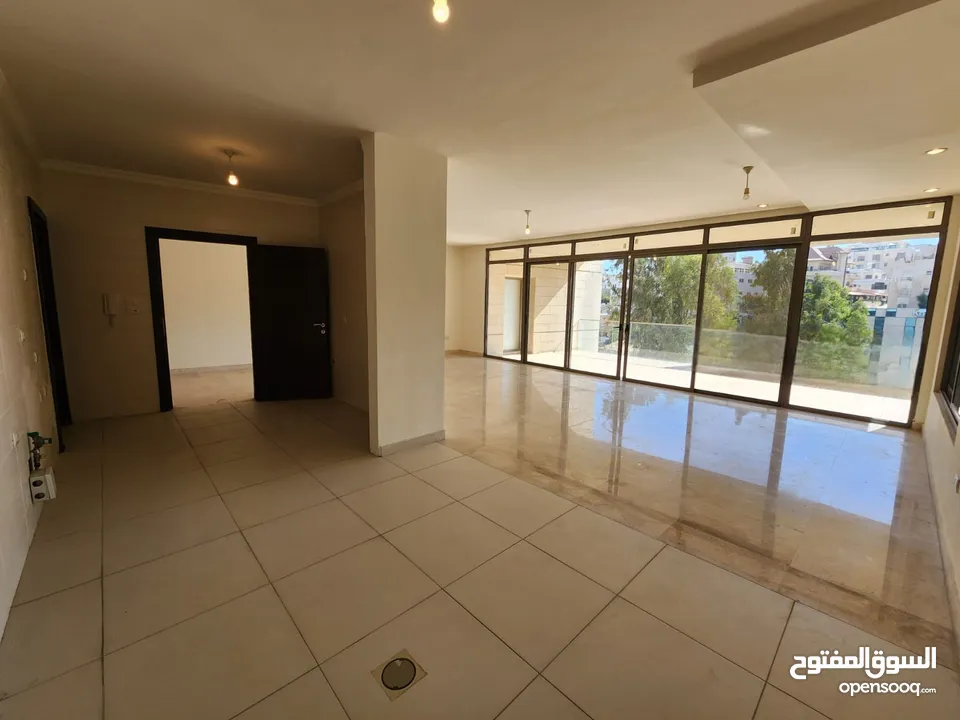 شقة فارغة للبيع في منطقة الدوار الرابع ( عدد 4 ) ref : 14340