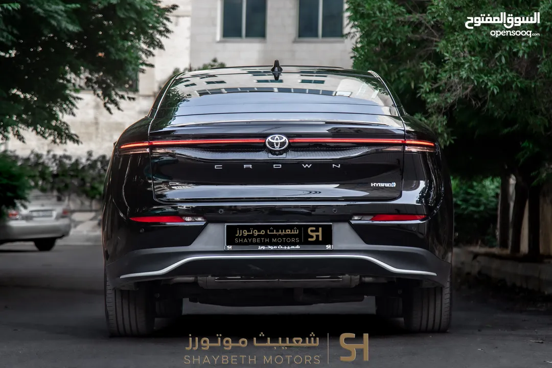 Toyota Crown hybrid 2023 premium