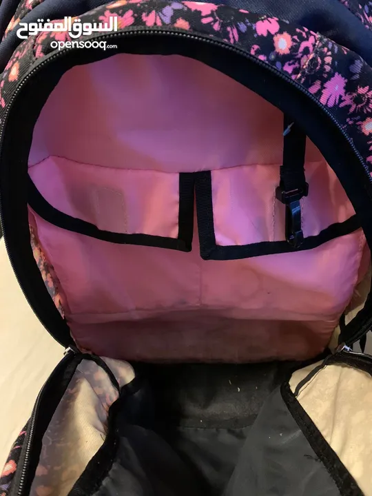 حقيبه مدرسيه jansport  اصلية بسعر خيالي