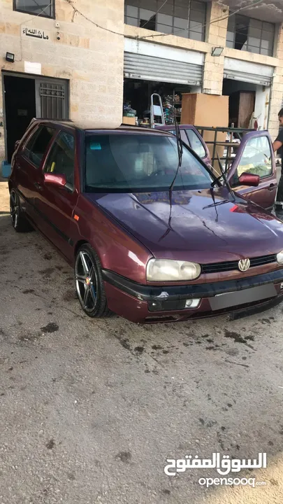 سيارة قولف mk3 للبيع أو البدل موديل 1992 موتور 1800سي سي فحص اثنين جيد خلفي بس أنا بياع خالي قص قلبا