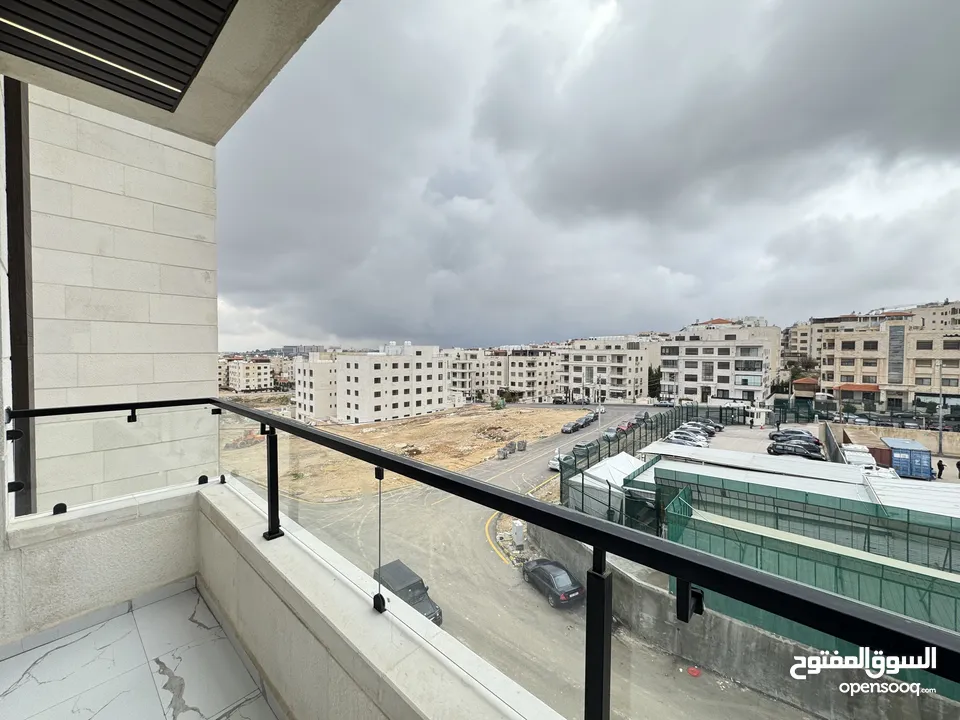 شقة مميزة طابق اول بأجمل مناطق خلدا مساحة واسعه 240م بسعر مميز