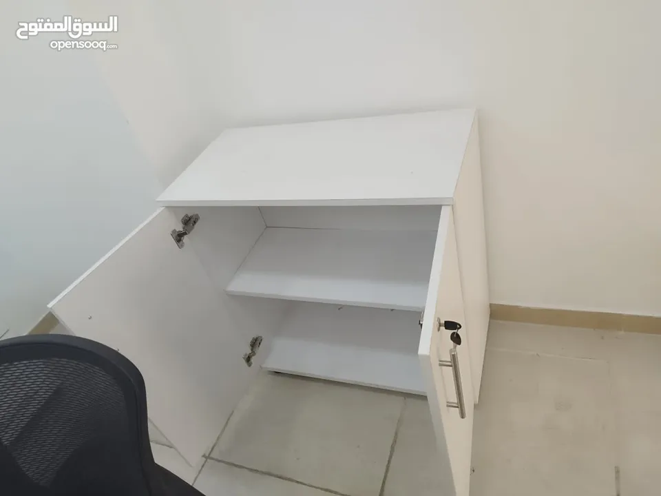 كاونتر استقبال بحالة ممتازة للبيع