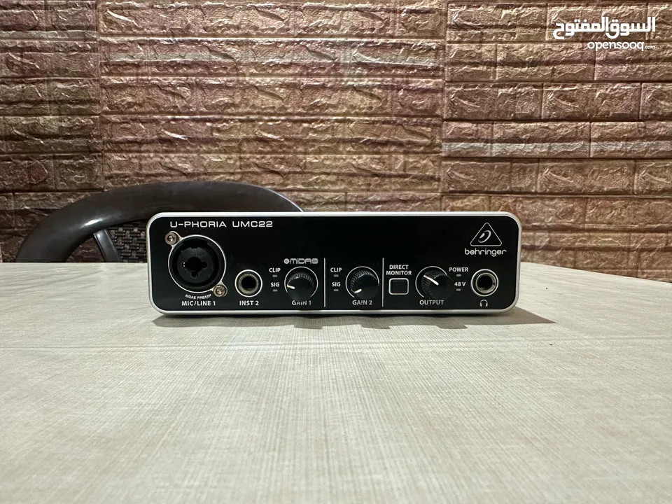 كرت صوت behringer umc22 midas interface مع كرتونتو وسلكو شبه جديد للتسجيل والمايكروفونات