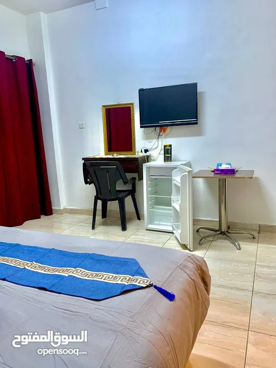 فندق للبيع ( خلو ) وليس عقار البيع يشمل ( اثاث ورخصه الفندق فقط )