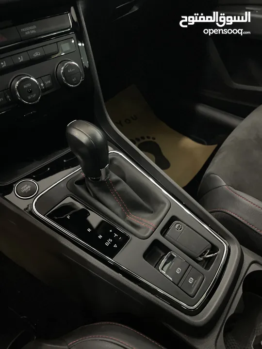 Seat leon fr // فتحة سقف بانوراما كاملة الاضافات طلاء الشركة يد صفر