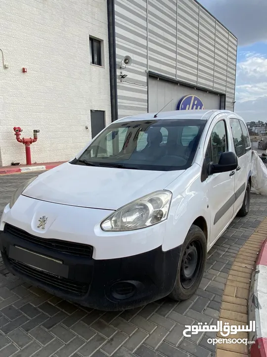سيارة بيجو بارتنر موديل 2015 للبيع