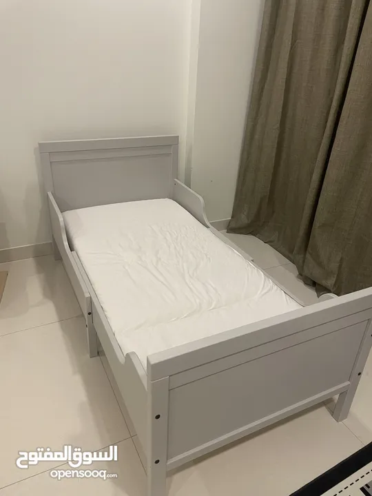 Baby bed with mattress and mattress cover