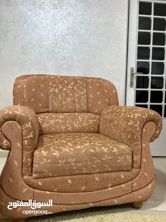 طقم كنب كامل للبيع بحالة ممتازة