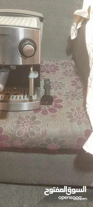 ماكينه اسبريسو بحاله الوكاله شغاله علي الغحص بمرح الحمام..........