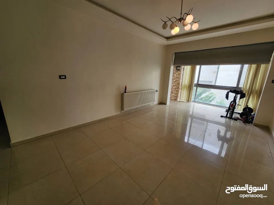 شقة فارغة للبيع في حي الصحابة - ref : 14577