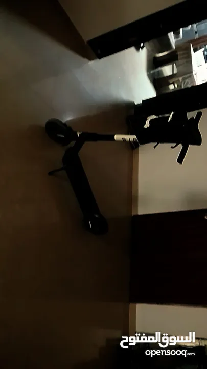 سكوتر كهرباء من شركه BIRD مستعمل بحاله جيده جداا وسريع وحالته ممتازه و مع ليز اخضر هديه