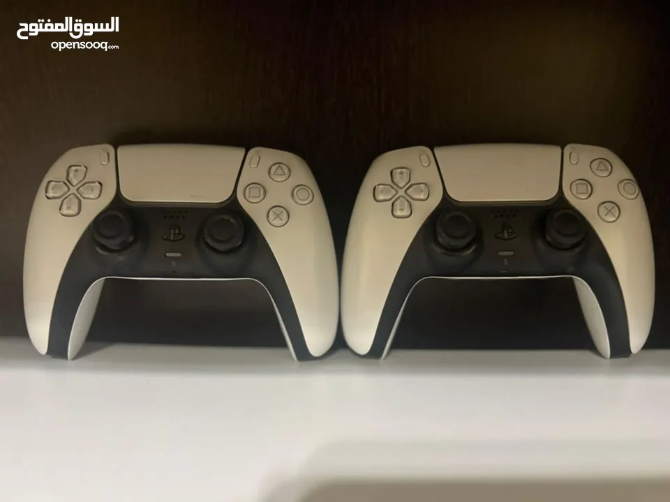 Ps5 مع ايدتين ،نظيفة بحالة الوكالة للبيع