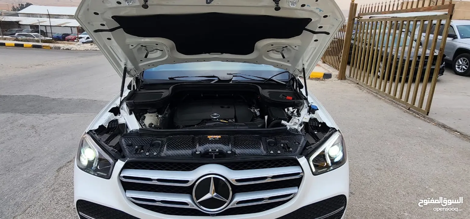 مرسيدس GLE 350- 4 MATIC موديل 2020  دفع رباعي  عاليه الإضافات  غير مجمركه لون ابيض والداخل اسود