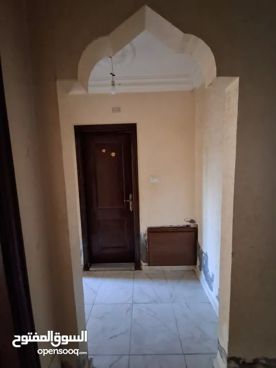 ستديو للبيع او البدل على سيارة للبيع بقيمته بسعر الحرق