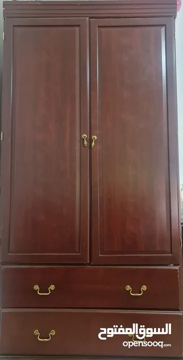 غرفة نوم شبابة بحالة جيدة