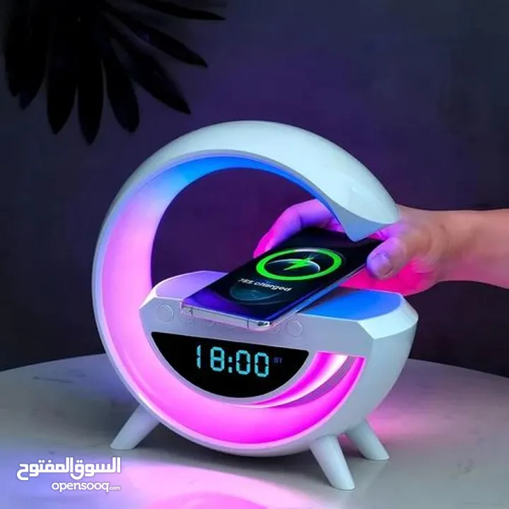 سماعة LED لاسلكية مع شاحن مدمج   استمتع بجودة صوت رائعة وإضاءة LED ملونة تضفي لمسة عصرية