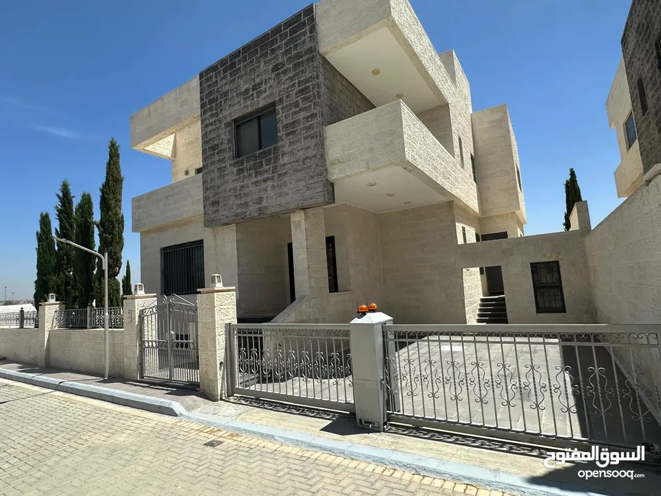 Villa for sale in Airport Road ( Property 42870 )-174804488