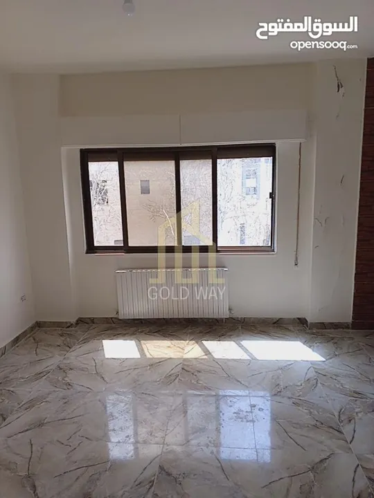 شقة مميزة طابق رابع 130م مجددة بالكامل في أجمل مناطق عبدون/ REF 4065