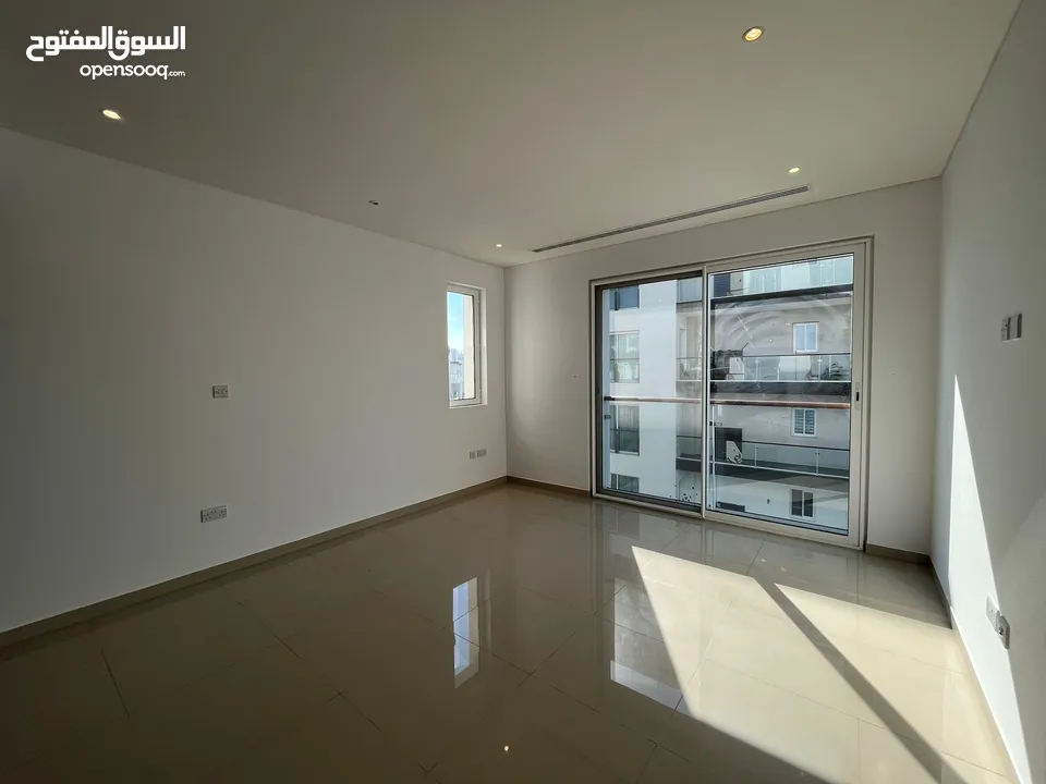 4 BR Incredible Apartment in Al Mouj for Rent