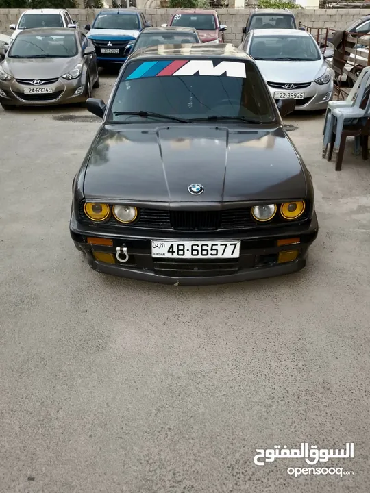 BMW 318i بوز نمر موديل 1989 للبيع بدفعه أولى 950 والباقي اقساط شهريه من المالك مباشره كمبيلات وتناز