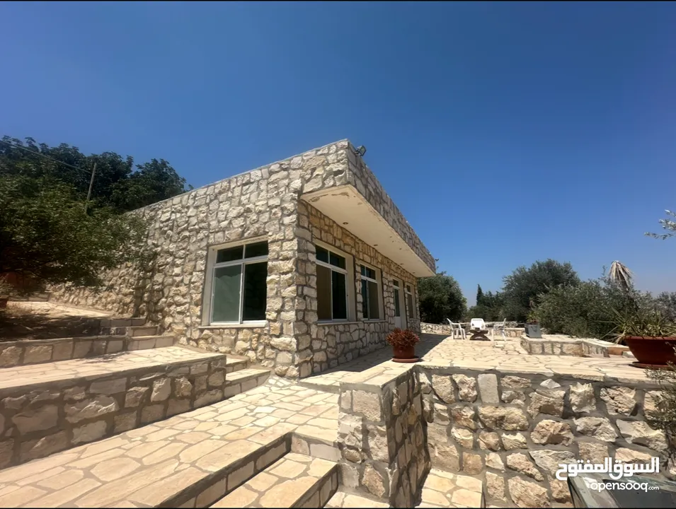 مزرعة للبيع   بأجمل  مناطق الصبيحي (ميسرة) على قمة الجبل ذو اطلالة خلابة
