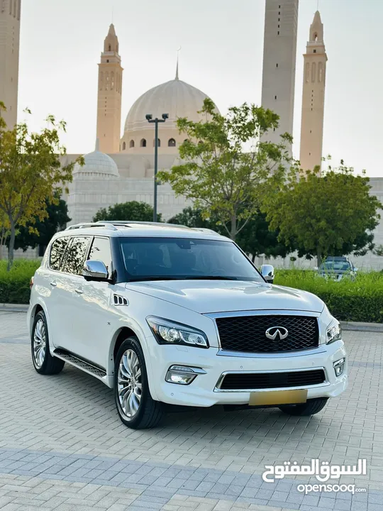 للبيع إنفينيتي QX80 2017 فل مواصفات و حادث باب فقط نظيفة