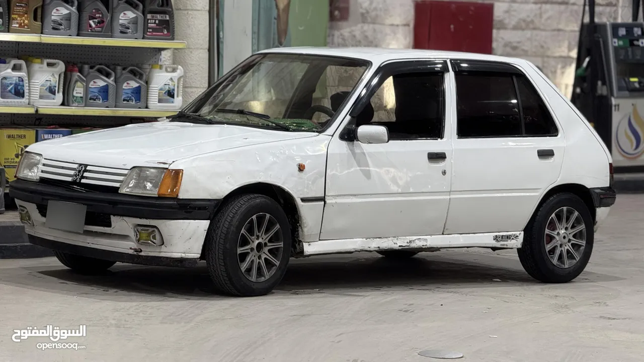 سيارة بيجو 205