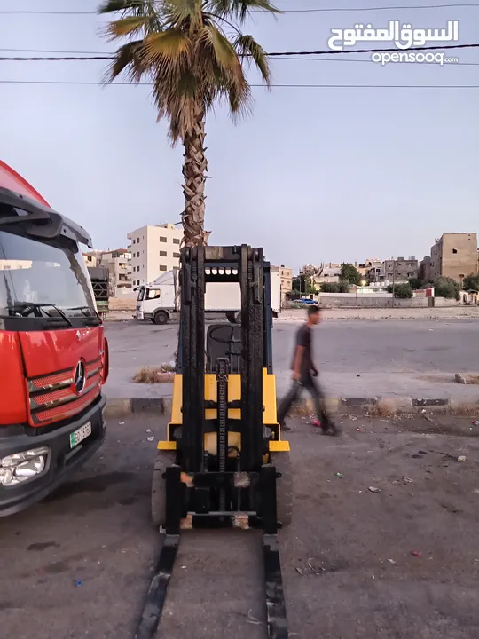 رافعات شوكية نوع هايستر ديزل حمولت 2طن جك وصط  قير اتومتك بحاله الوكاله