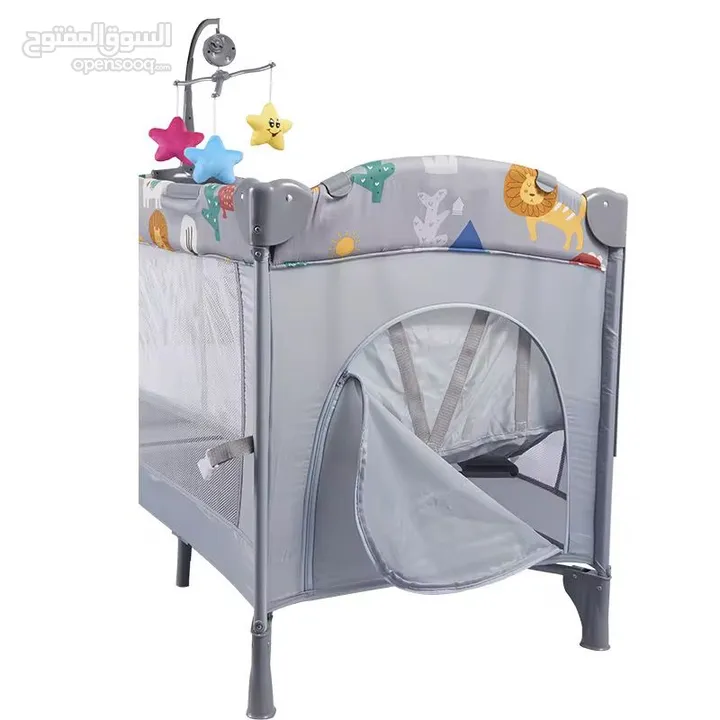 تخت بيبي من island toys امريكي فخم جدا مع كامل الاضافات next to me جنب متحرك وعلاقه العاب وعجلات
