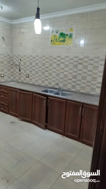 شقة للإيجار المفرق حي الضباط  بجانب مديرية الزراعة