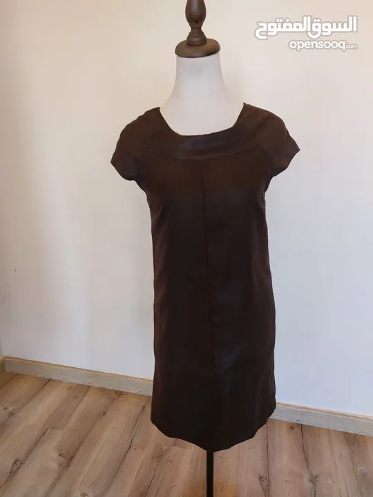 عدة فساتين جديدة و ماركات اسعارها من 10-12 دينار.