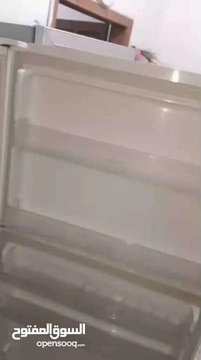 ثلاجه هتاشي لون ابيض مستعمل