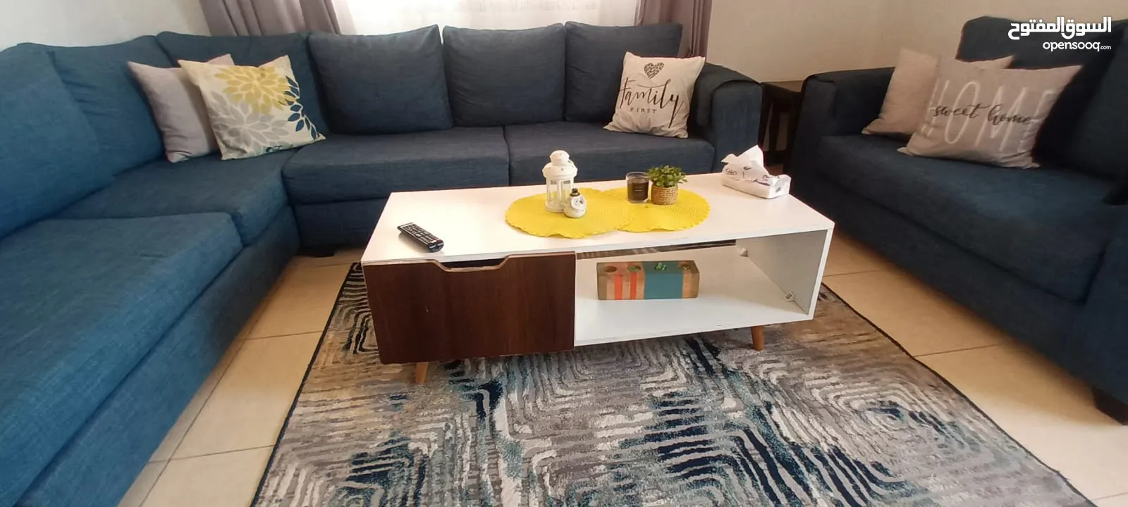 كنب كورنر مع طاولة نص مع طاولة شاشة كلهم طقم كامل