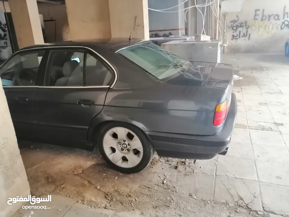 سياره بي ام دبل يو