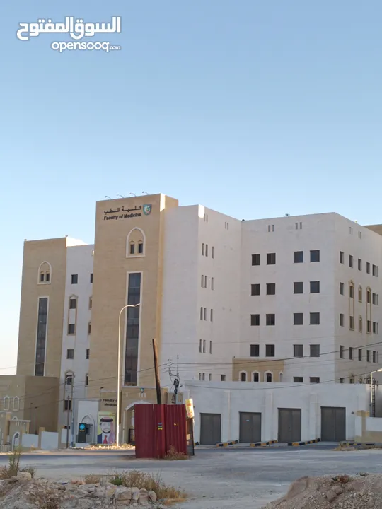 غرف او شقه للاجار بجانب مستشفى السلط بالقرب من كليه الطب جامعه البلقاء