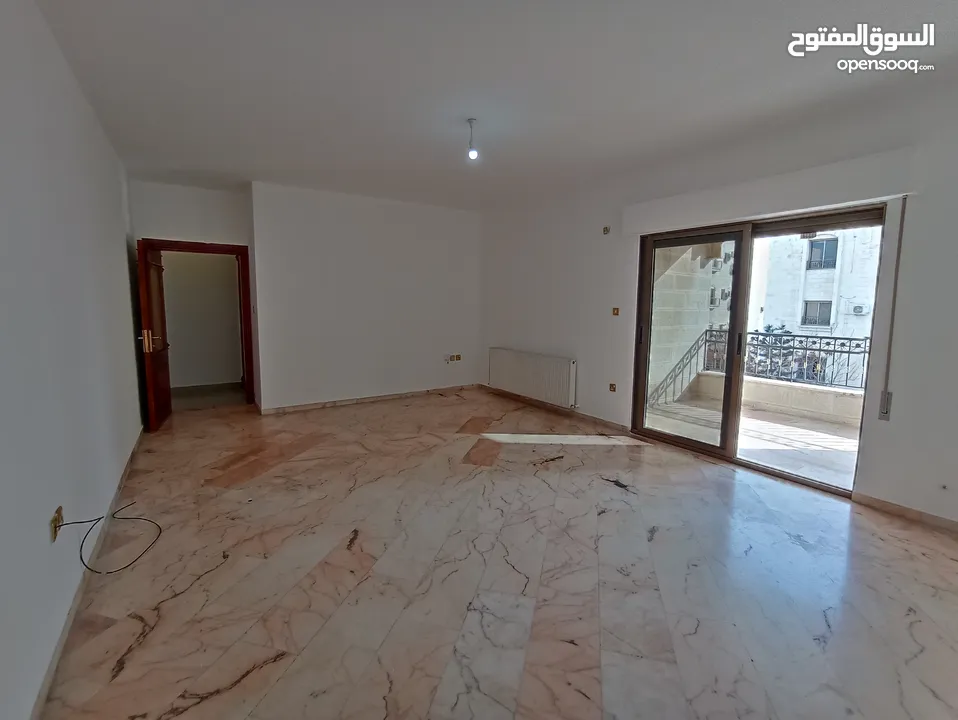 شقة غير مفروشة للإيجار 300م2 ( Property 19203 )-174847862
