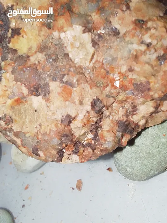 لا اريد المبالغه بأسماء وصفات احجاري ولكن إبحث عن نوعية وسعر كل حجر وما قوة الحجر ولإي اسباب يستخدم